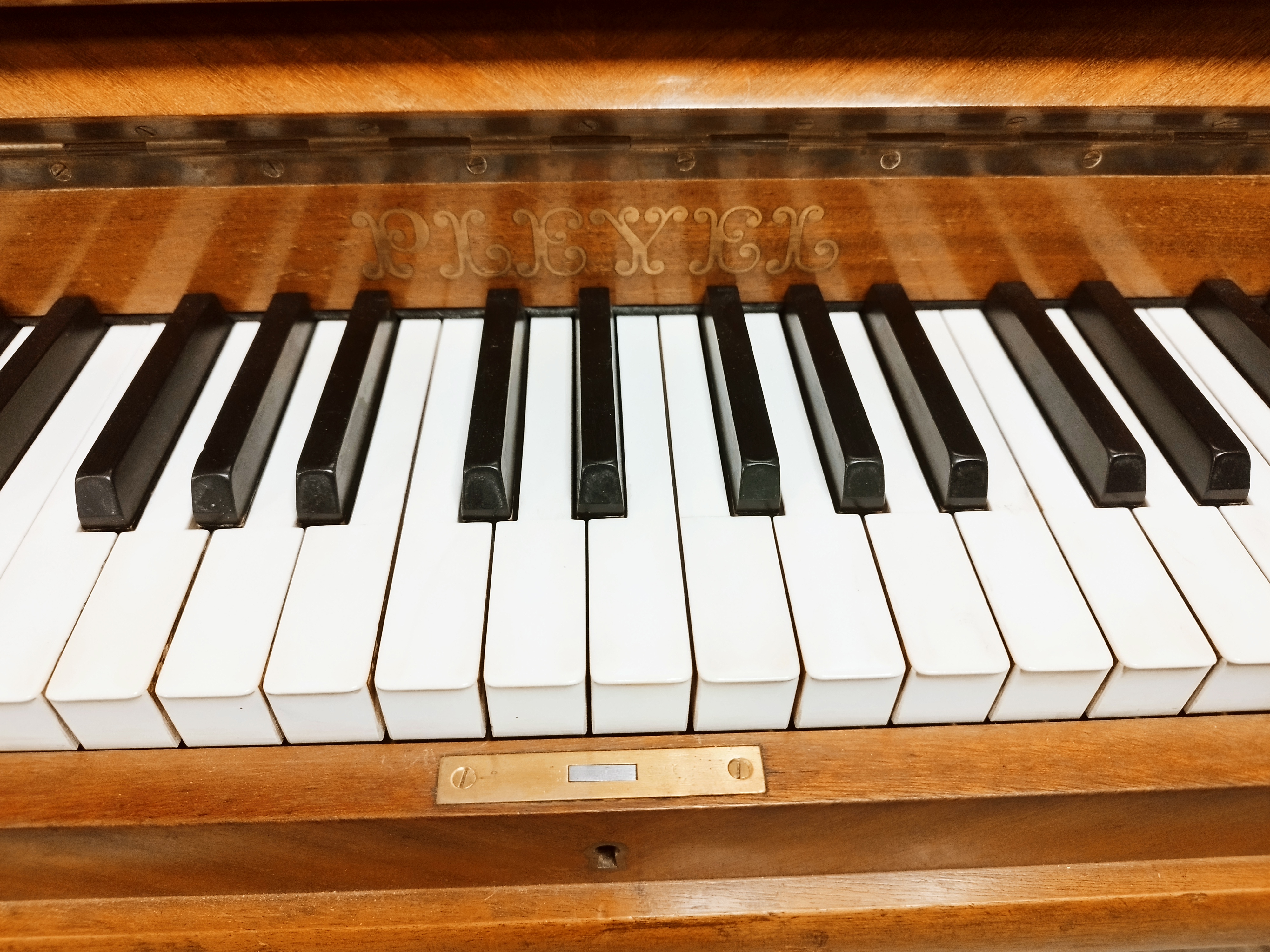 clic pour ouvrir dans un nouvel onglet piano droit Pleyel silencieux à acheter sur Montpellier